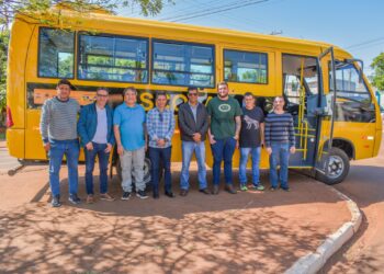 Selvíria recebe novo ônibus escolar
