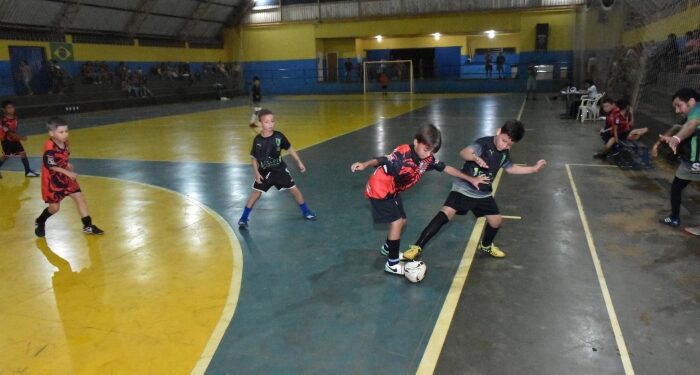 Final do campeonato com alunos da escolinha de futsal de Selvíria será disputada na segunda