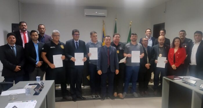 Prefeito José Fernando participa de homenagem à policiais na Câmara de Selvíria