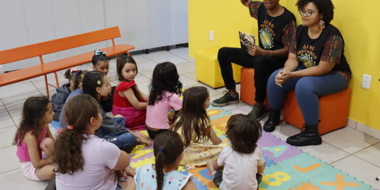 “Leiturinha” promove leitura para crianças na Biblioteca 