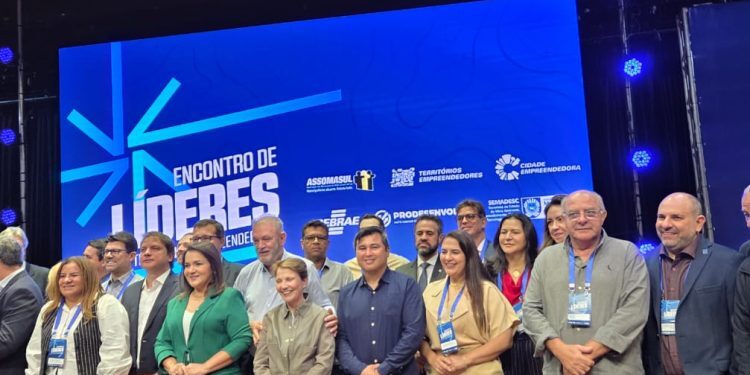 Prefeito Jaime participa de encontro