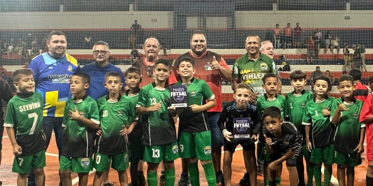 Selvíria conquista título em quadrangular de futsal de base