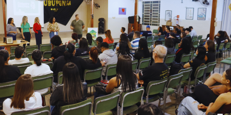 Equipe do Cadastro Único realiza ação informativa