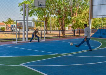 Véstia ganha quadra coberta com arquibancada