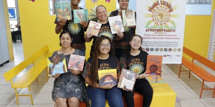 Biblioteca Municipal recebe nova doação de livros do projeto Manhã Literária – Afrocentrando