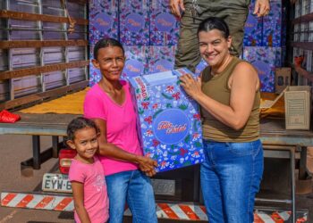 Prefeitura entrega cestas natalinas em Selvíria e no Bairro Véstia