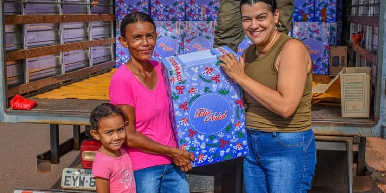 Prefeitura entrega cestas natalinas em Selvíria e no Bairro Véstia