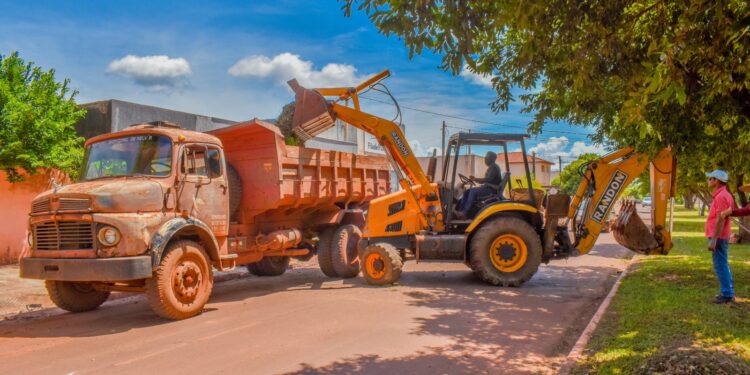 Prefeitura de Selvíria continua com mutirão de limpeza em todas as regiões