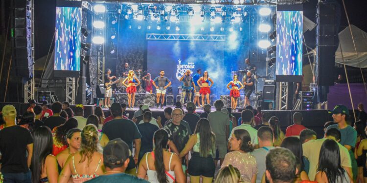 Banda Sintonia Show abre o Selva Folia