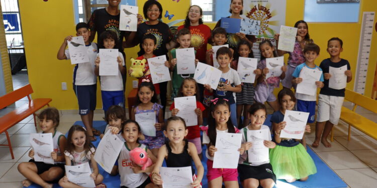 Sucesso de público, “Leiturinha” leva muitas crianças à Biblioteca Municipal Assis