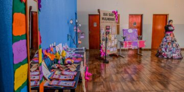 Exposição que homenageia mulheres pode ser visitada no CRAS de Selvíria