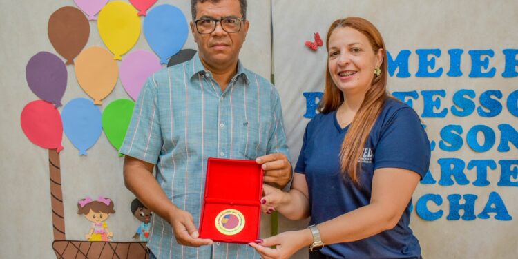 ALEMS homenageia prefeito e secretária de Educação