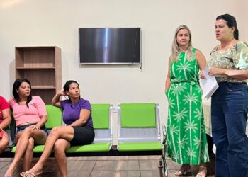 Reunião orienta famílias sobre manutenção de benefícios e acesso a direitos sociais
