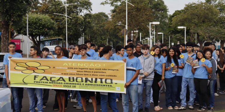 Ilha Solteira realiza passeata do Maio Laranja
