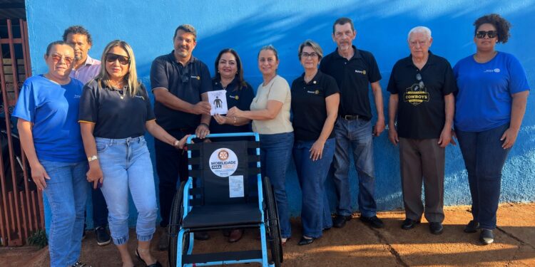 Rotary Club de Selvíria doa cadeiras de rodas