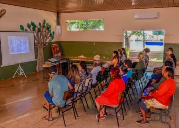 CRAS promove palestra sobre o Junho Violeta para idosos