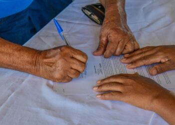 Prefeitura de Selvíria entrega novos contratos 