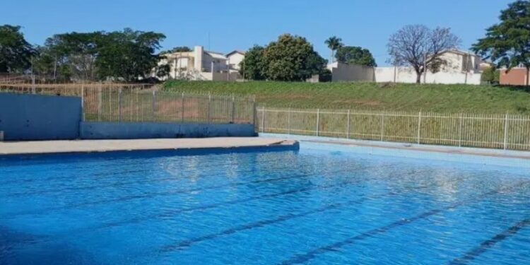 Piscina Municipal é aberta para uso comunitário